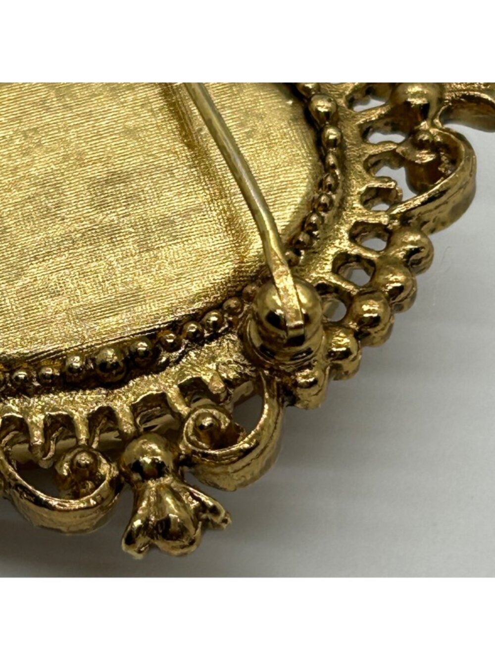Vintage Avon Cameo Locket Brooch Pin Gold Tone Filigree Perfume Solid Glacé 1970 - Picture 7 of 12